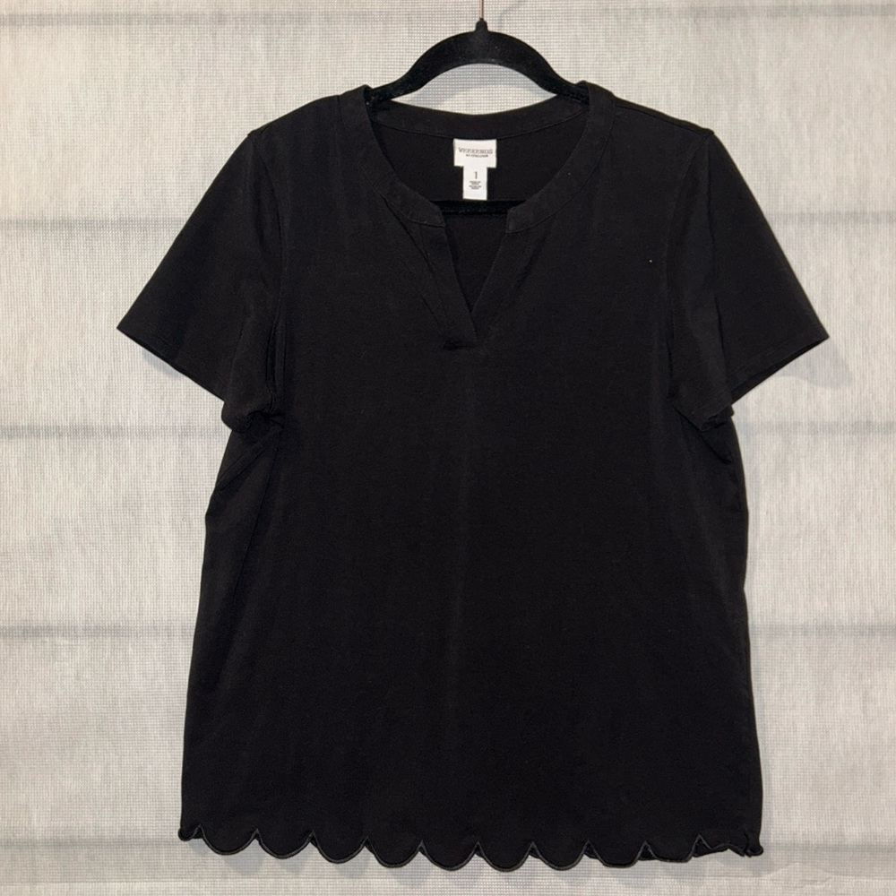 Weekends By Chico’s black T-shirt Scalloped Hem Size 1 Split V-neck